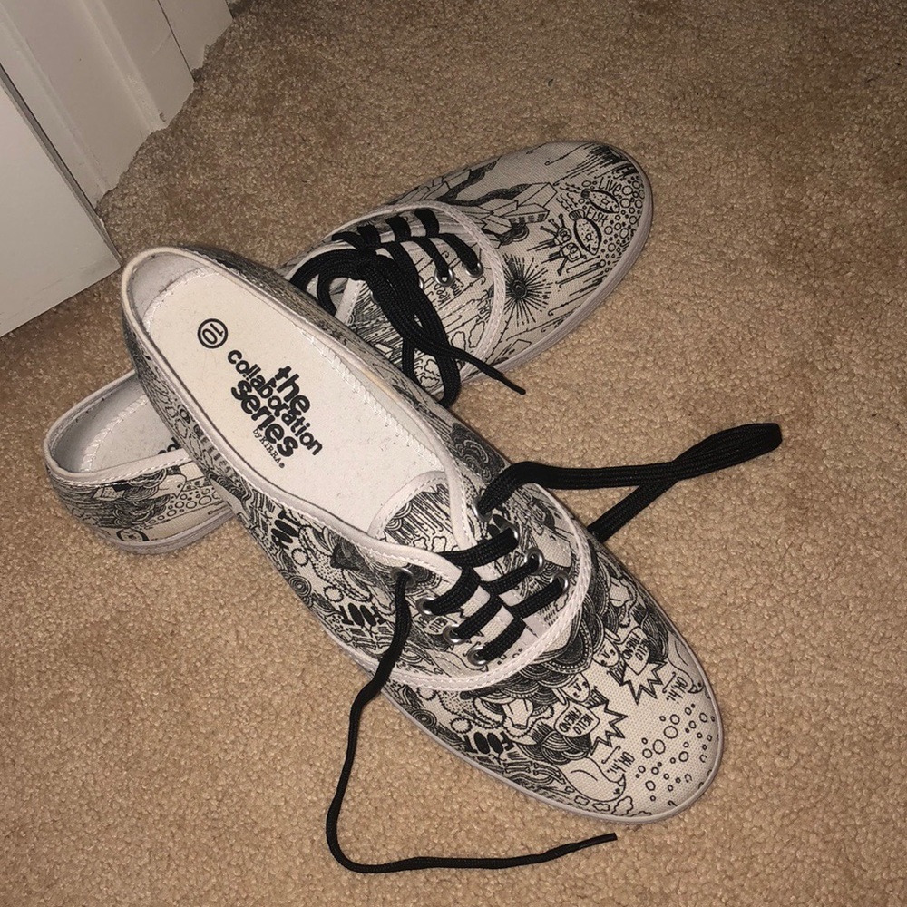 Doodle canvas sneakers